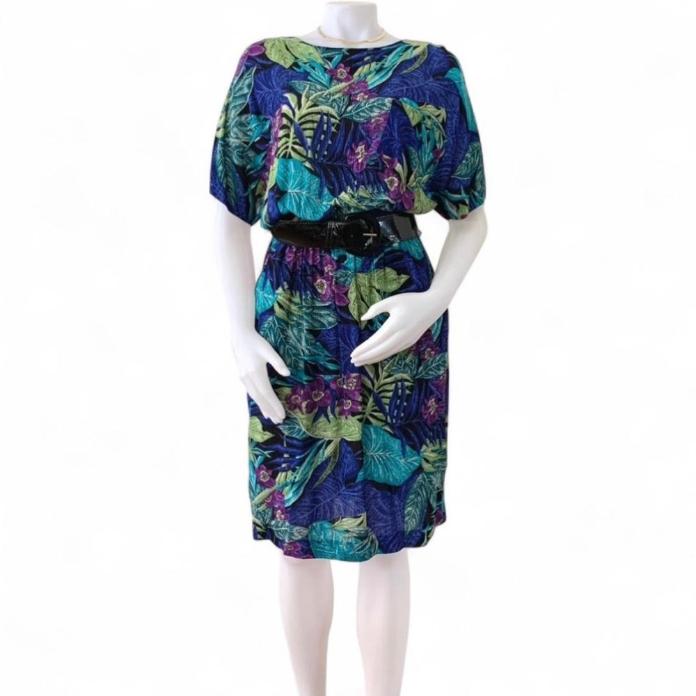 1980s dark floral tropical print short sleeve dress with black belt
